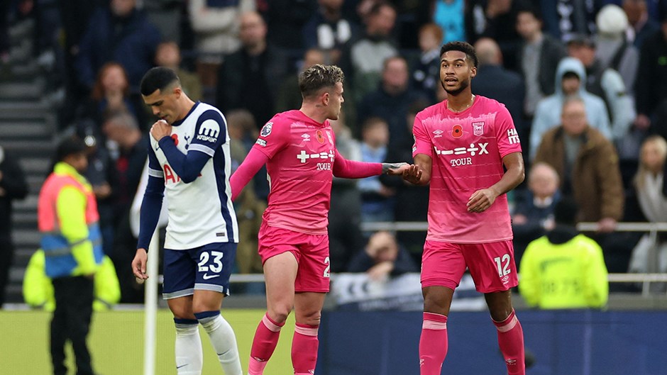 Tottenham Evinde Ipswich Town'a Mağlup Oldu