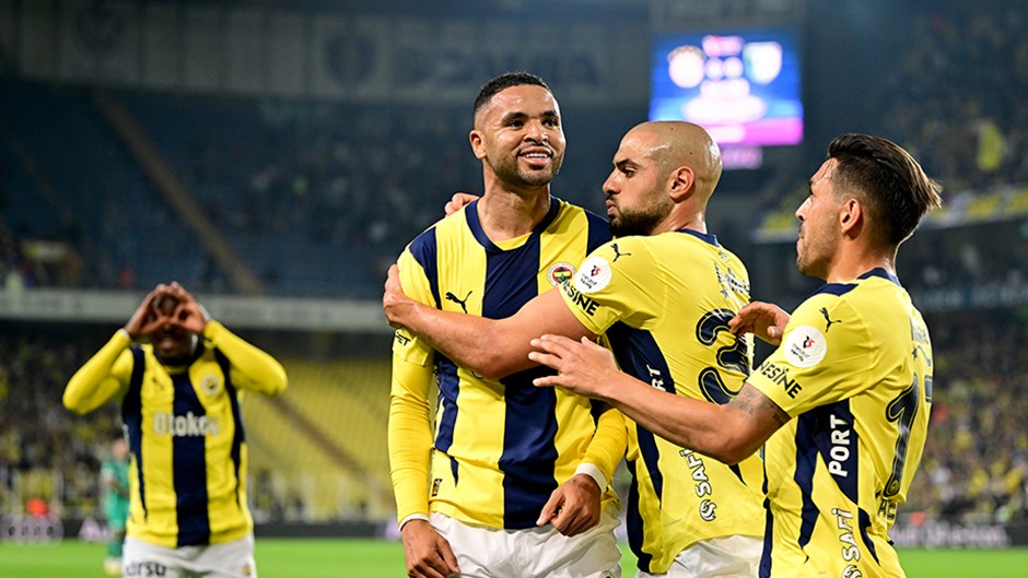 Fenerbahçe ile Sivasspor Karşı Karşıya: Süper Lig'de Heyecan Dorukta