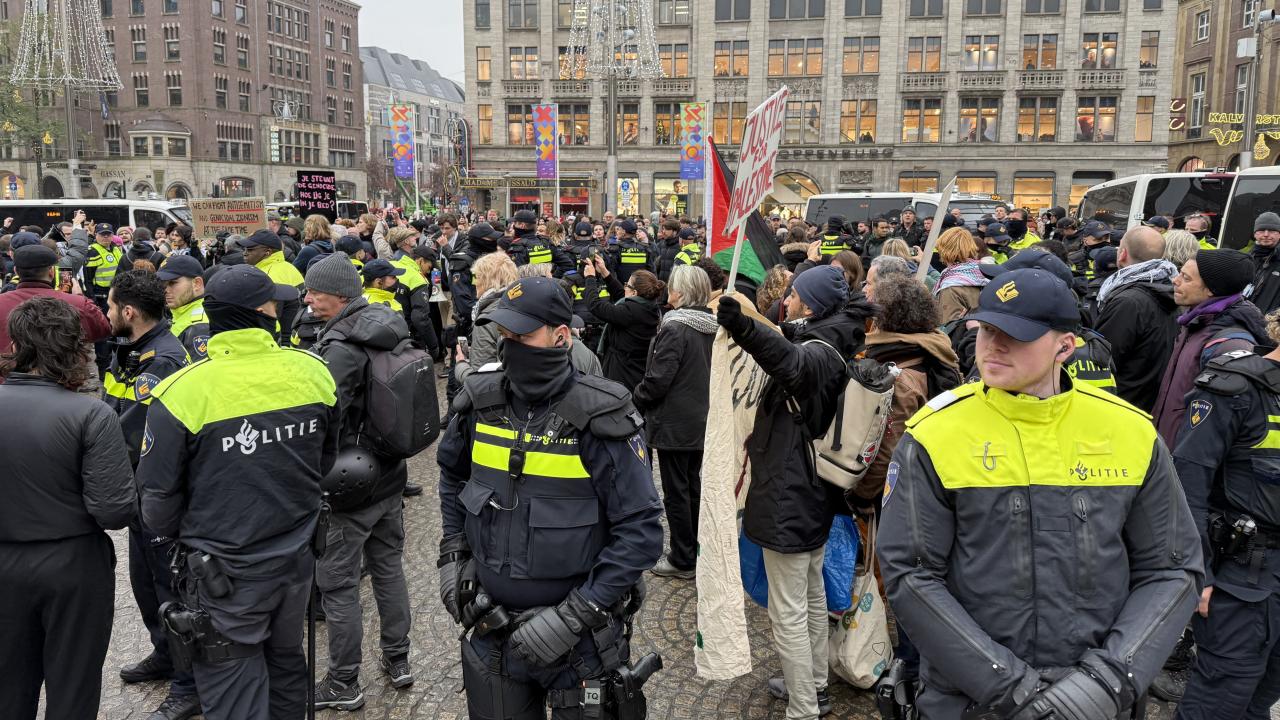 Amsterdam'da Filistin Destekçilerine Polis Müdahalesi