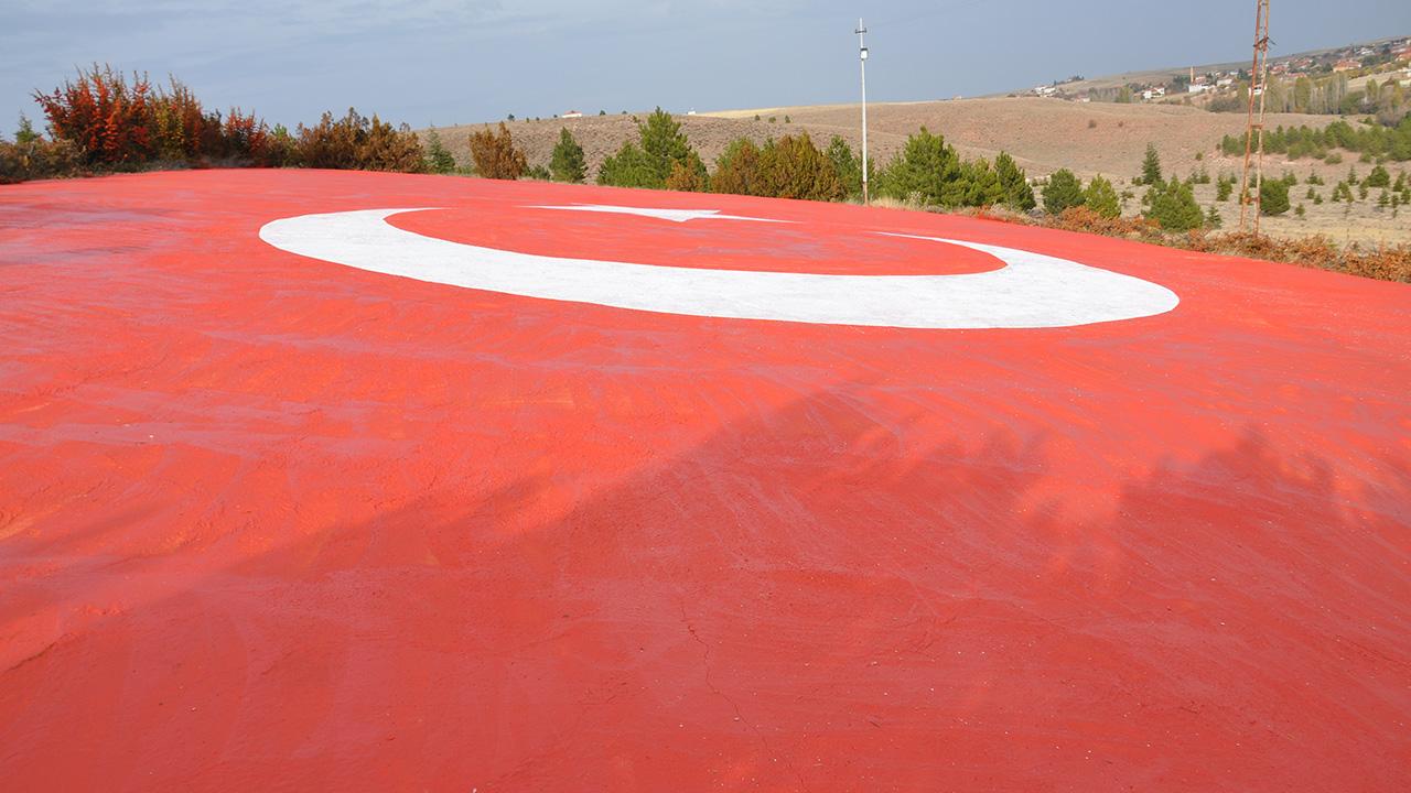 Nevşehir'de Beton Zemin Türk Bayrağına Boyandı