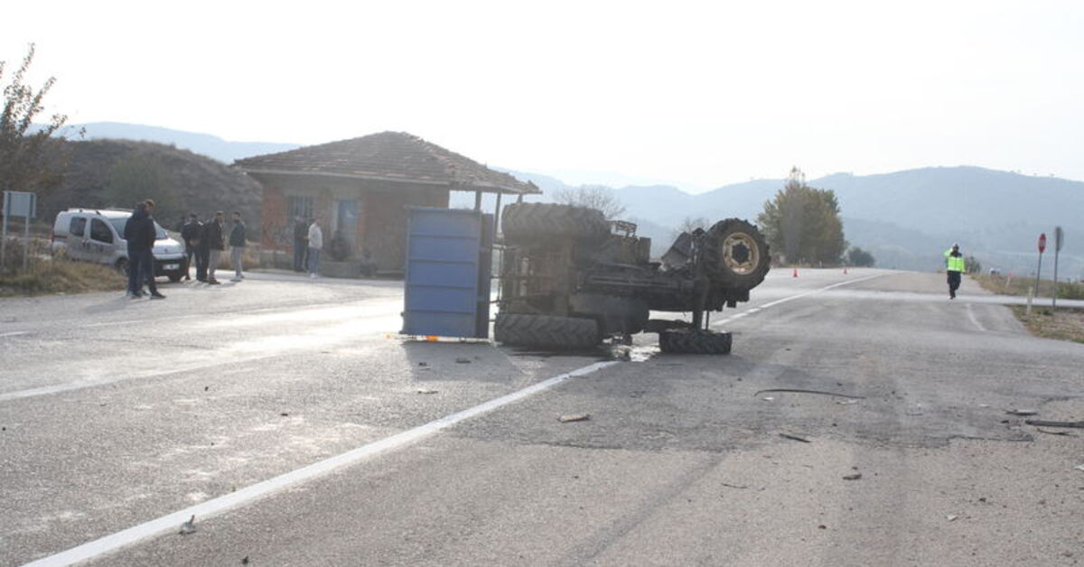 Çorum'da İşçi Servisi ile Traktör Çarpıştı: 16 Yaralı