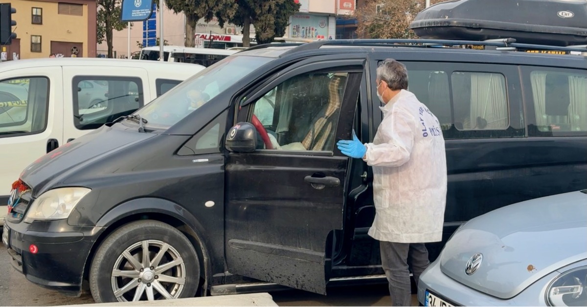 Kocaeli'de Park Halindeki Minibüste Şüpheli Ölüm