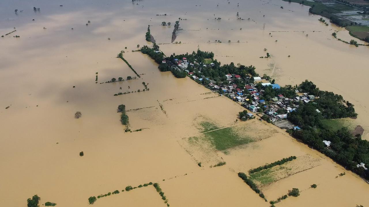 Filipinler'i Vuran Toraji ve Usagi Tayfunları Hayatı Felç Etti