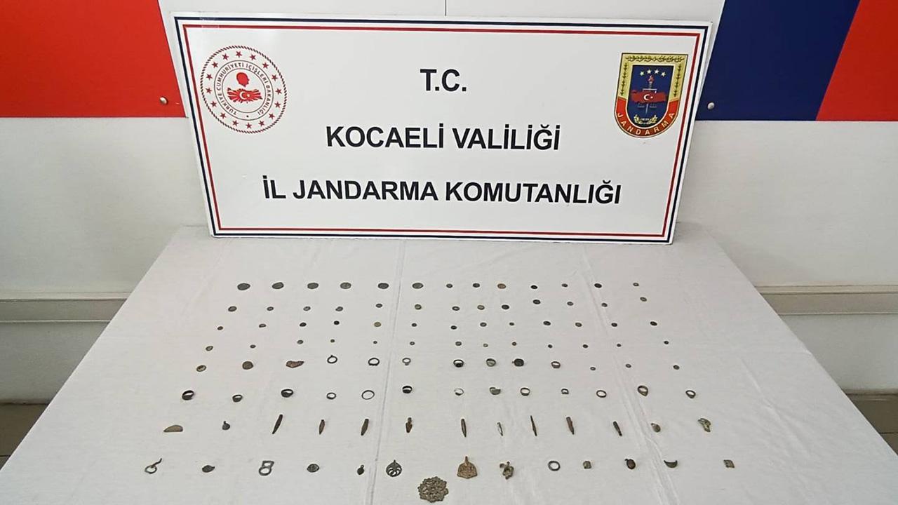 Kocaeli'de Tarihi Eser Kaçakçılığı Operasyonu: 56 Sikke Ele Geçirildi