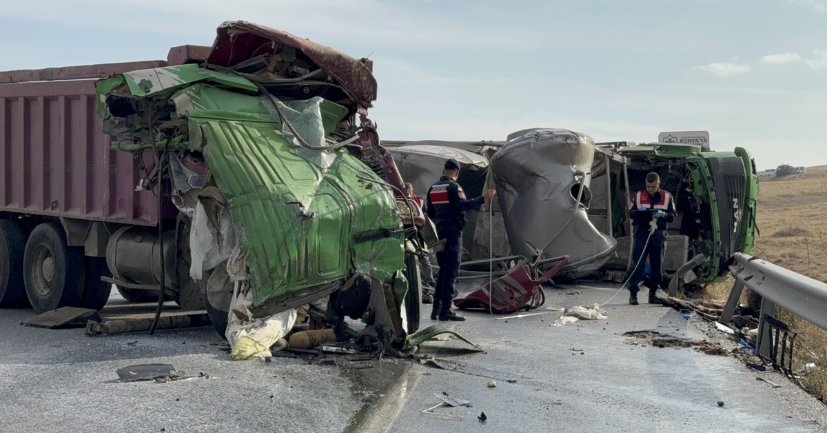 Konya'da Ölümcül Trafik Kazası: Süt Tankeri ve Kamyon Çarpıştı