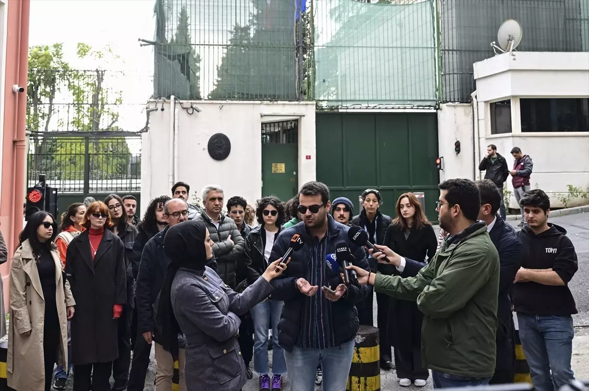 İtalya'da Eğitim Hakkı Kazanan Öğrencilerin Vize Protestosu