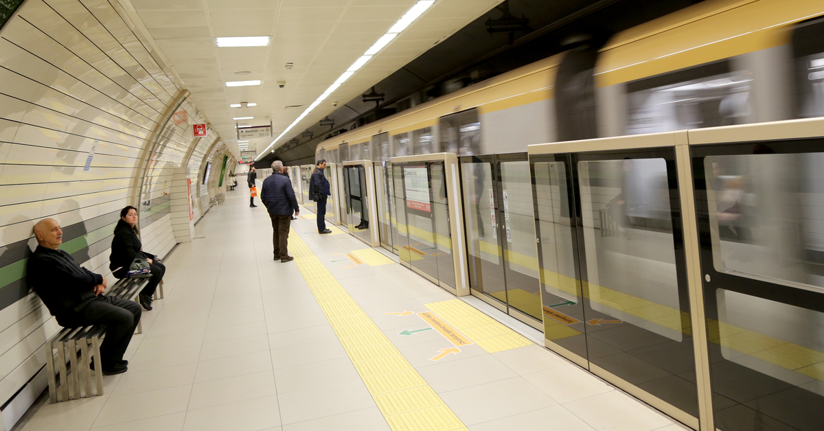 İstanbul'da Sürücüsüz Metronun Yaptığı Hata Yolculara Panik Yaşattı