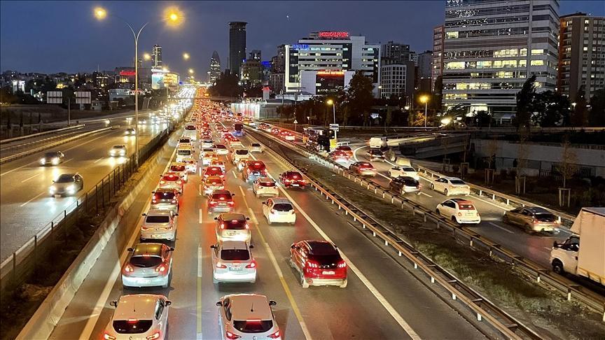 İstanbul'da Haftanın Sonunda Trafik Yoğunluğu