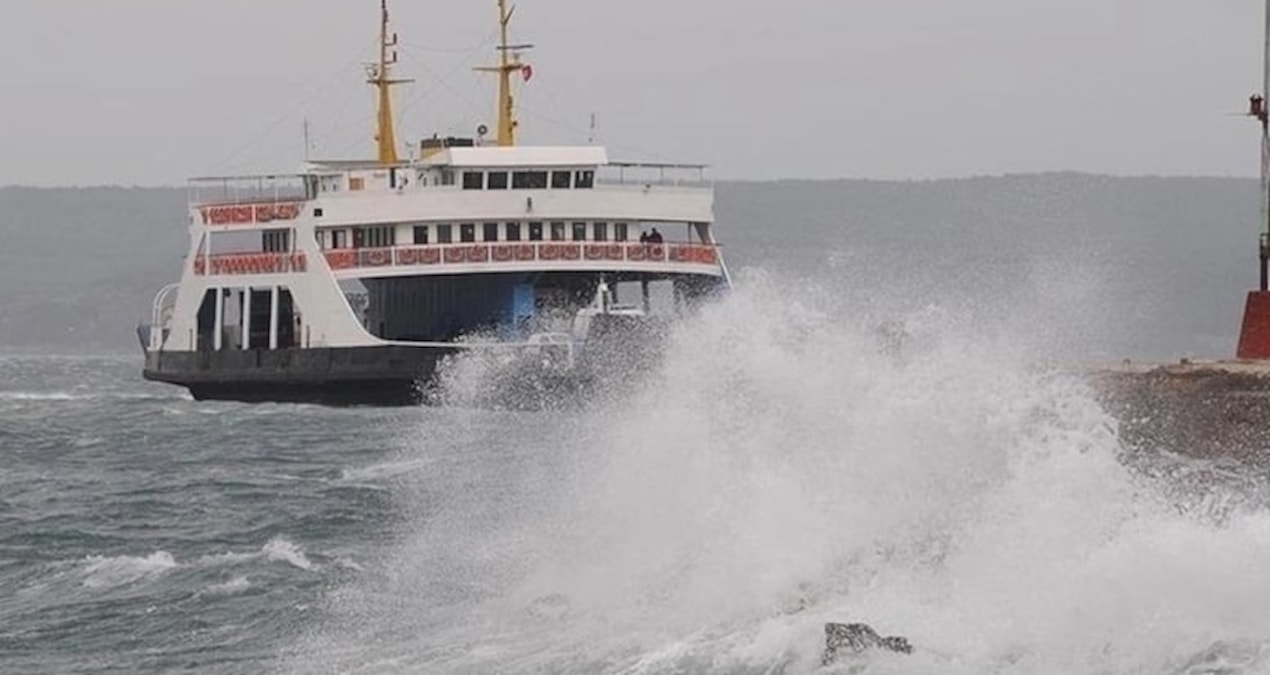 Fırtına Nedeniyle Çanakkale ve Bursa'da Feribot Seferleri İptal Edildi