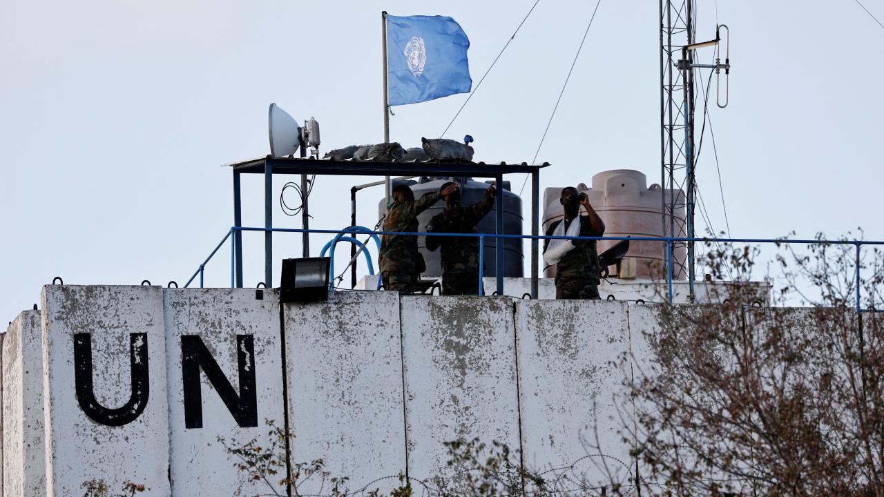 Lübnan'ın Güneyinde UNIFIL Karargahına Top Mermisi İsabet Etti