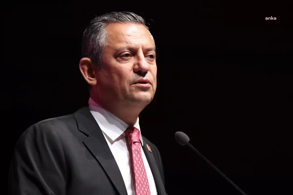 CHP Lideri Özgür Özel'den Teğmenlere Destek: 