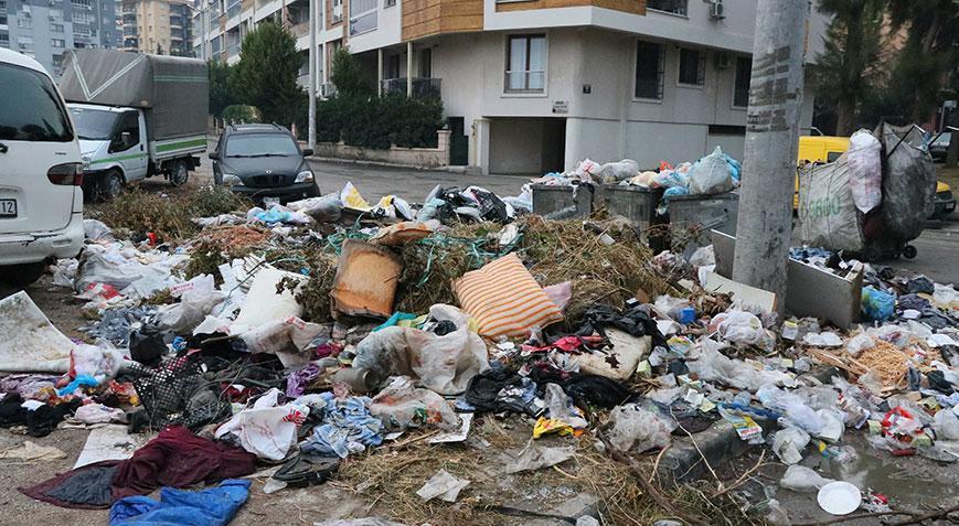 İzmir Buca'da Çöp Yığınları Vatandaşları Canından Bezdirdi