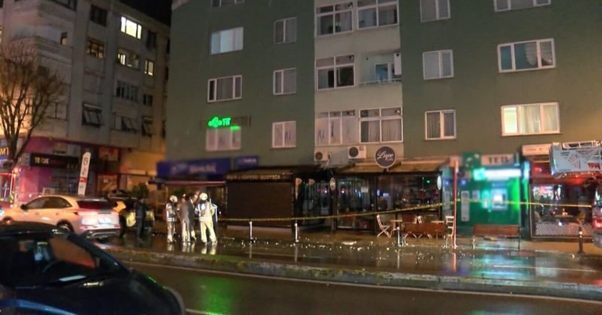 Maltepe'de 4 Katlı Binanın Çatısı Çöktü: Maddi Hasar Meydana Geldi