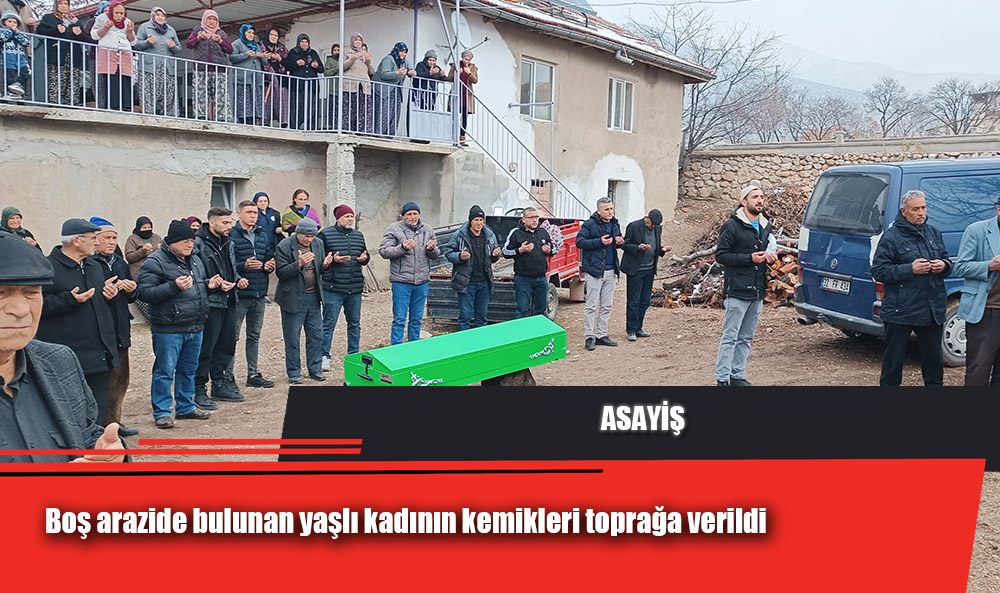 Boş arazide bulunan yaşlı kadının kemikleri toprağa verildi